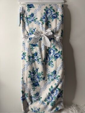 Jessica Simpson Blue Floral Window Panel